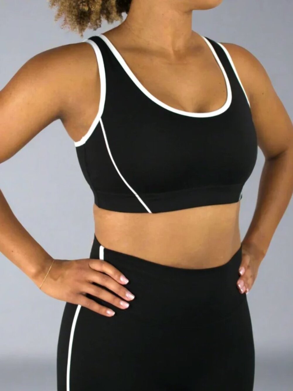 Peachactive Momentum Sports Bra - Black with White Trim